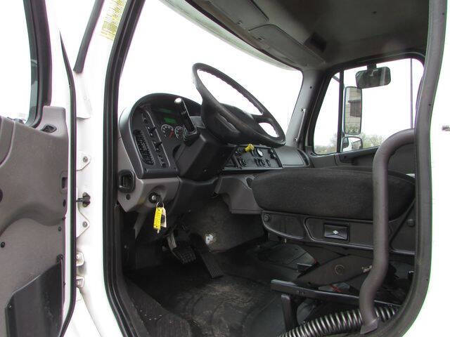 2017 Freightliner M2 106