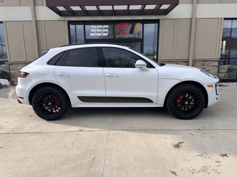 2018 Porsche Macan GTS photo 2