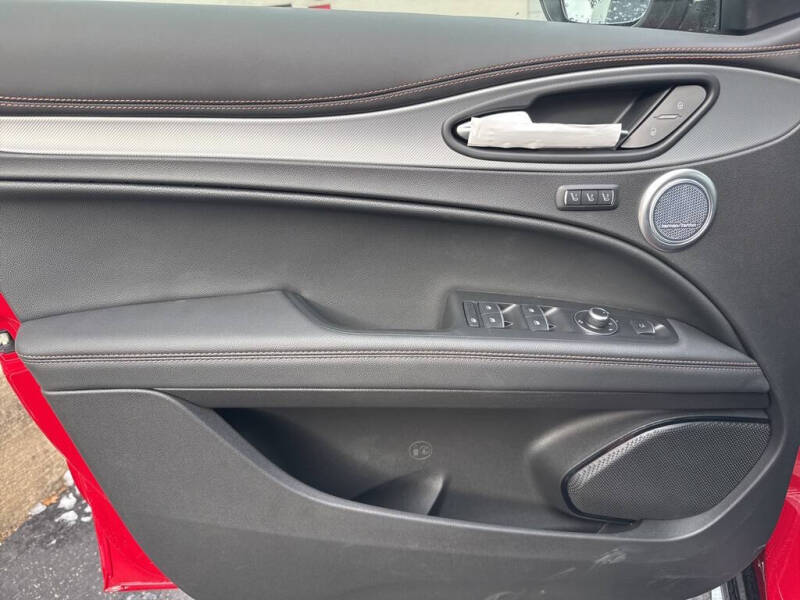 2025 Alfa Romeo Stelvio Intensa