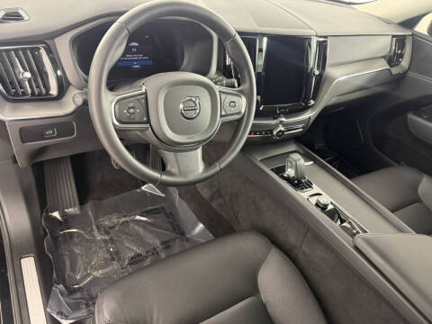 2024 Volvo XC60 B5 Core Dark Theme