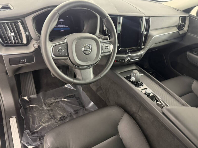 2024 Volvo XC60 B5 Core Dark Theme