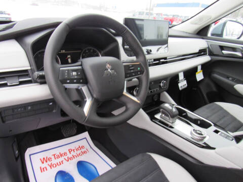 2026 Mitsubishi Outlander SE