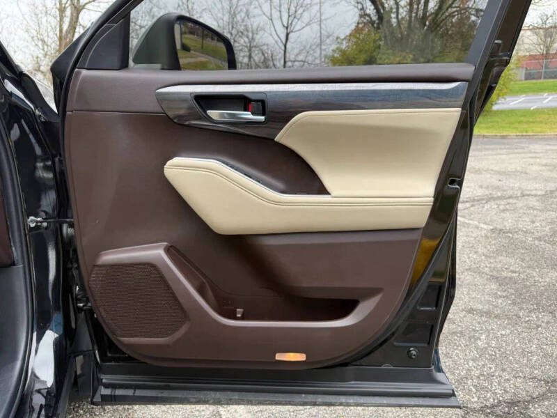 2022 Toyota Highlander Platinum