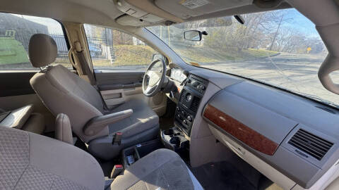 2008 Chrysler Town and Country LX