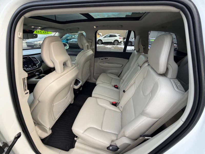 2020 Volvo XC90 T6 Momentum 7-Passenger
