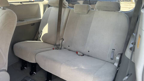 2012 Toyota Sienna LE 8-Passenger