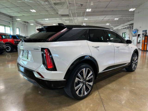 2025 Cadillac OPTIQ Luxury 2