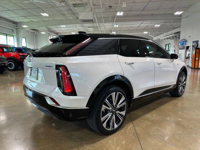 2025 Cadillac OPTIQ Luxury 2