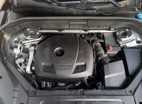 2017 Volvo XC90 T6 Momentum