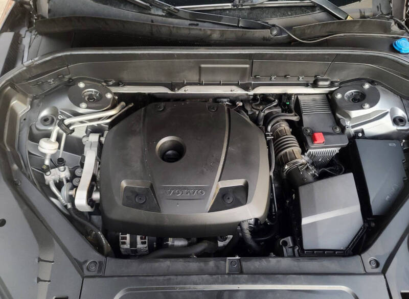 2017 Volvo XC90 T6 Momentum