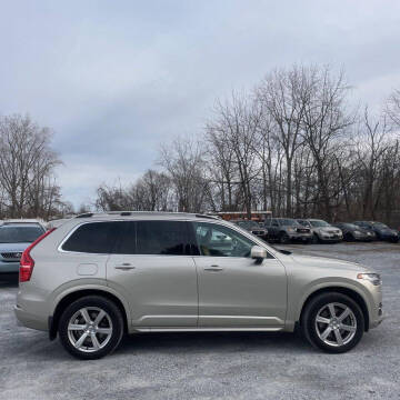 2016 Volvo XC90 T8 eAWD Momentum