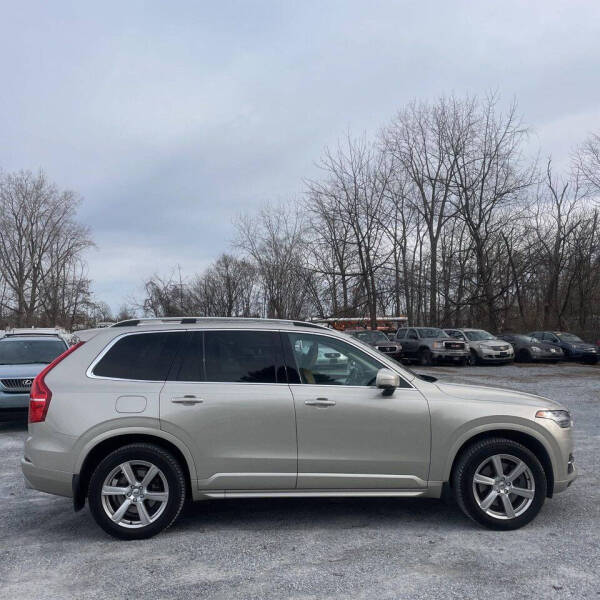 2016 Volvo XC90 T8 eAWD Momentum