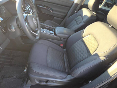 2022 Nissan Pathfinder SV