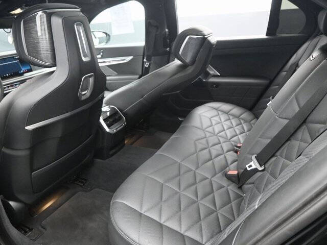 2023 BMW 7 Series 740i