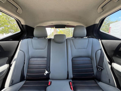 2022 Nissan Kicks SR