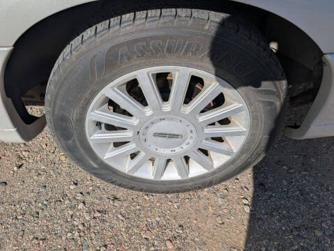 2005 Lincoln Town Car Signature Limited