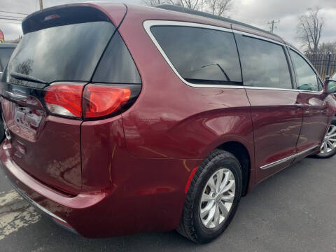 2017 Chrysler Pacifica Touring Plus