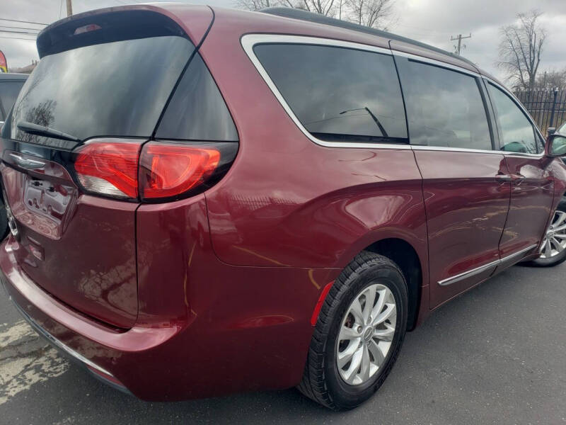 2017 Chrysler Pacifica Touring Plus