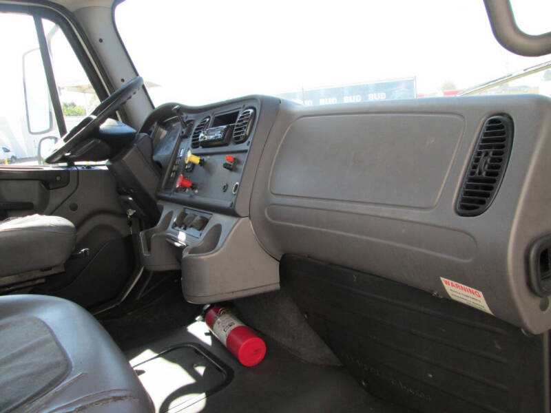 2007 Freightliner Business class M2