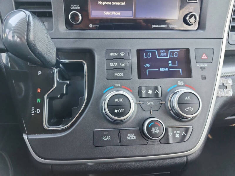 2020 Toyota Sienna SE Premium 8-Passenger