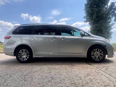2020 Toyota Sienna XLE 8-Passenger