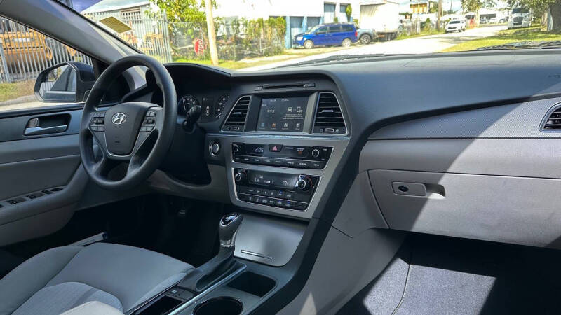 2017 Hyundai Sonata Hybrid SE