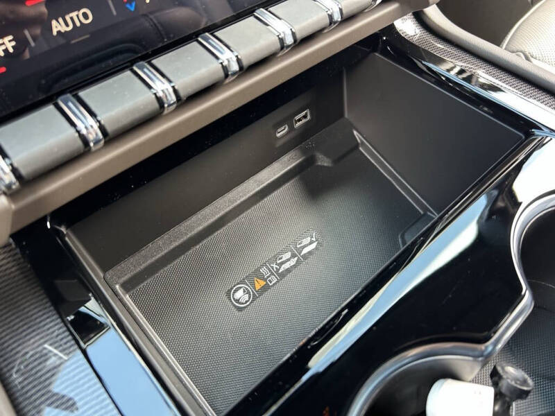 2025 GMC Yukon Elevation