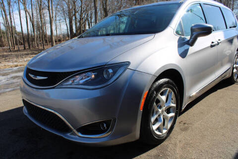 2017 Chrysler Pacifica Touring-L Plus