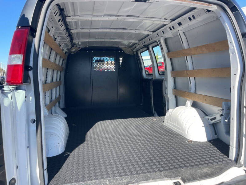 2023 GMC Savana 2500