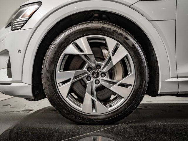 2021 Audi e-tron quattro Premium