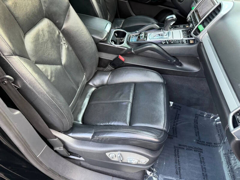 2013 Porsche Cayenne GTS