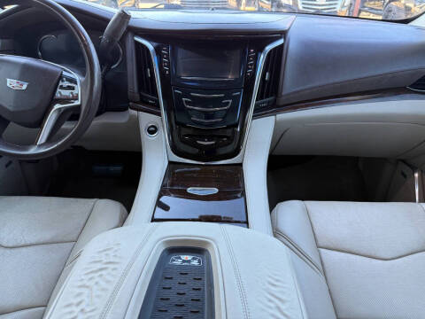 2017 Cadillac Escalade Luxury