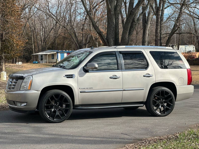 2007 Cadillac Escalade for sale at OVERDRIVE AUTO SALES, LLC. in Clarksville IN