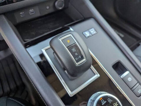 2025 Mitsubishi Outlander PHEV SE