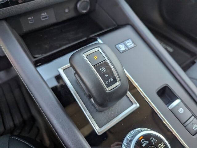 2025 Mitsubishi Outlander PHEV SE