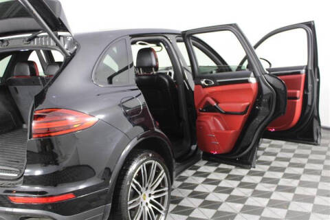 2017 Porsche Cayenne Platinum Edition