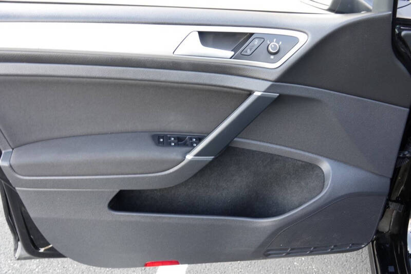2016 Volkswagen Golf TSI S