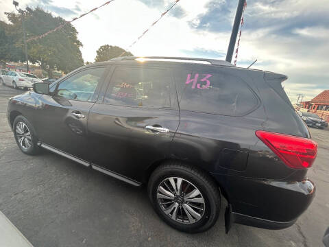 2017 Nissan Pathfinder SV