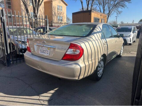 2004 Toyota Camry LE