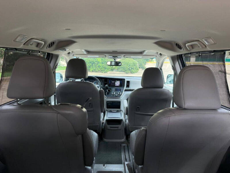 2017 Toyota Sienna XLE 8-Passenger