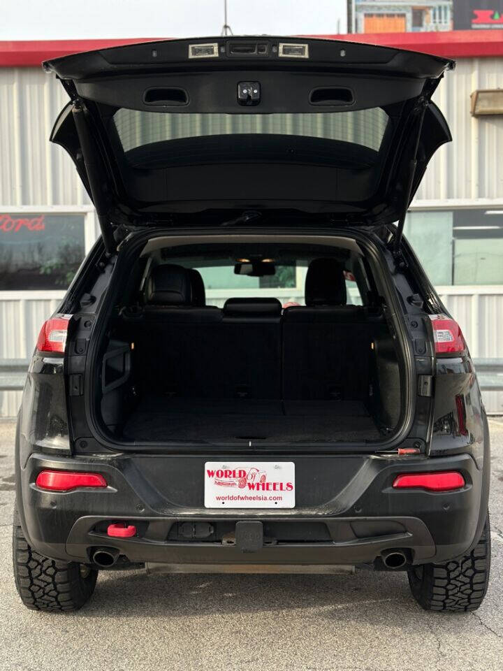 2018 Jeep Cherokee for sale at World of Wheels in Des Moines, IA