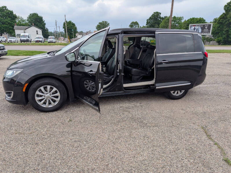 2017 Chrysler Pacifica Touring-L