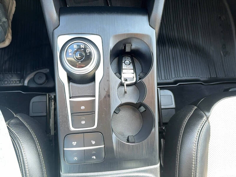 2022 Ford Escape Titanium