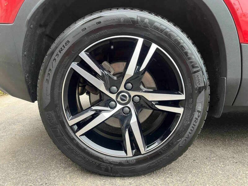 2023 Volvo XC40 B5 Plus Dark Theme