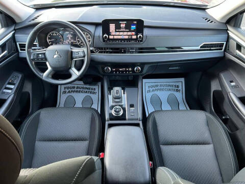 2022 Mitsubishi Outlander ES