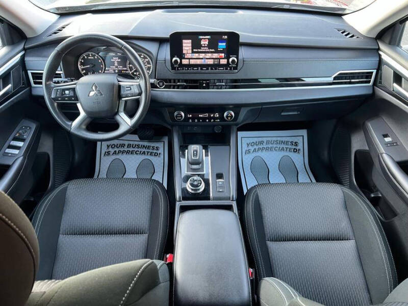 2022 Mitsubishi Outlander ES