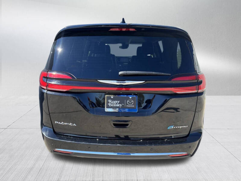 2024 Chrysler Pacifica Plug-In Hybrid Select