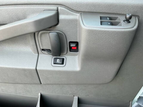 2025 Chevrolet Express LT 3500