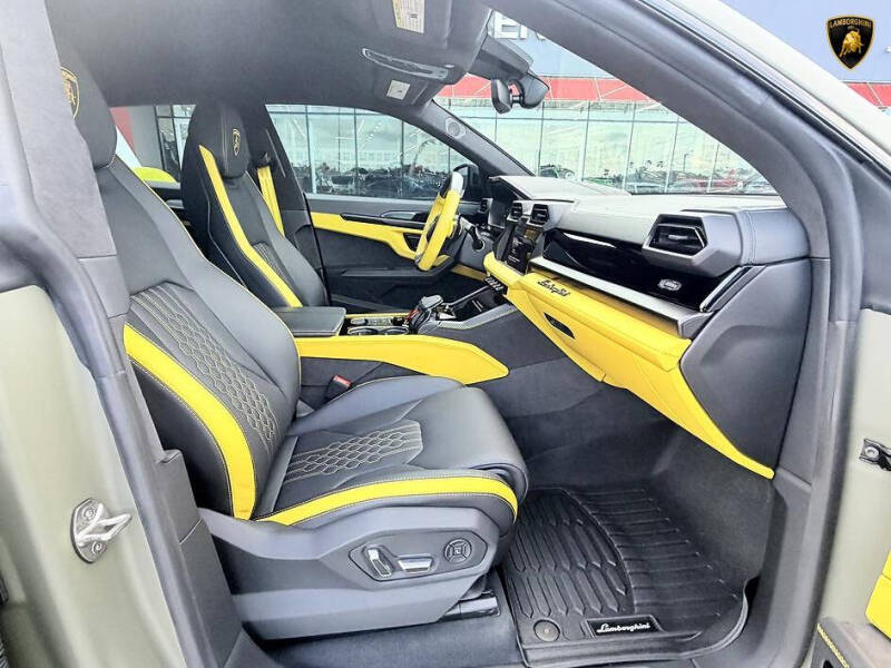2025 Lamborghini Urus SE