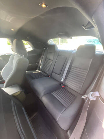 2012 Dodge Challenger SXT